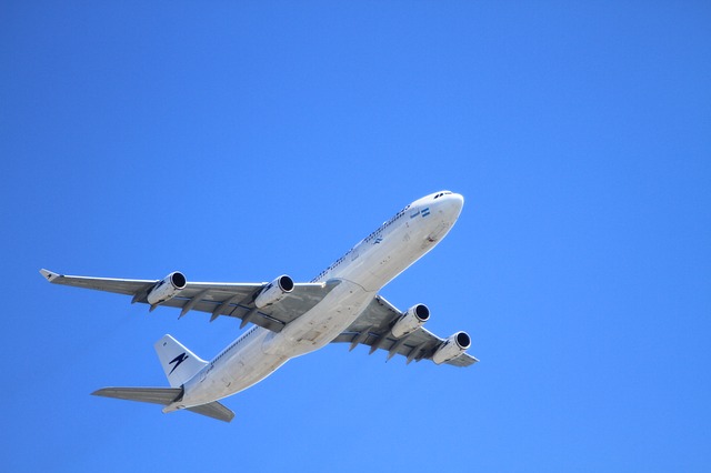 a plane flying in a clear blue sky